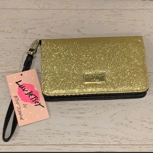 📌NWT Luv Betsey By BetseyJohnson Glitter Wristlet